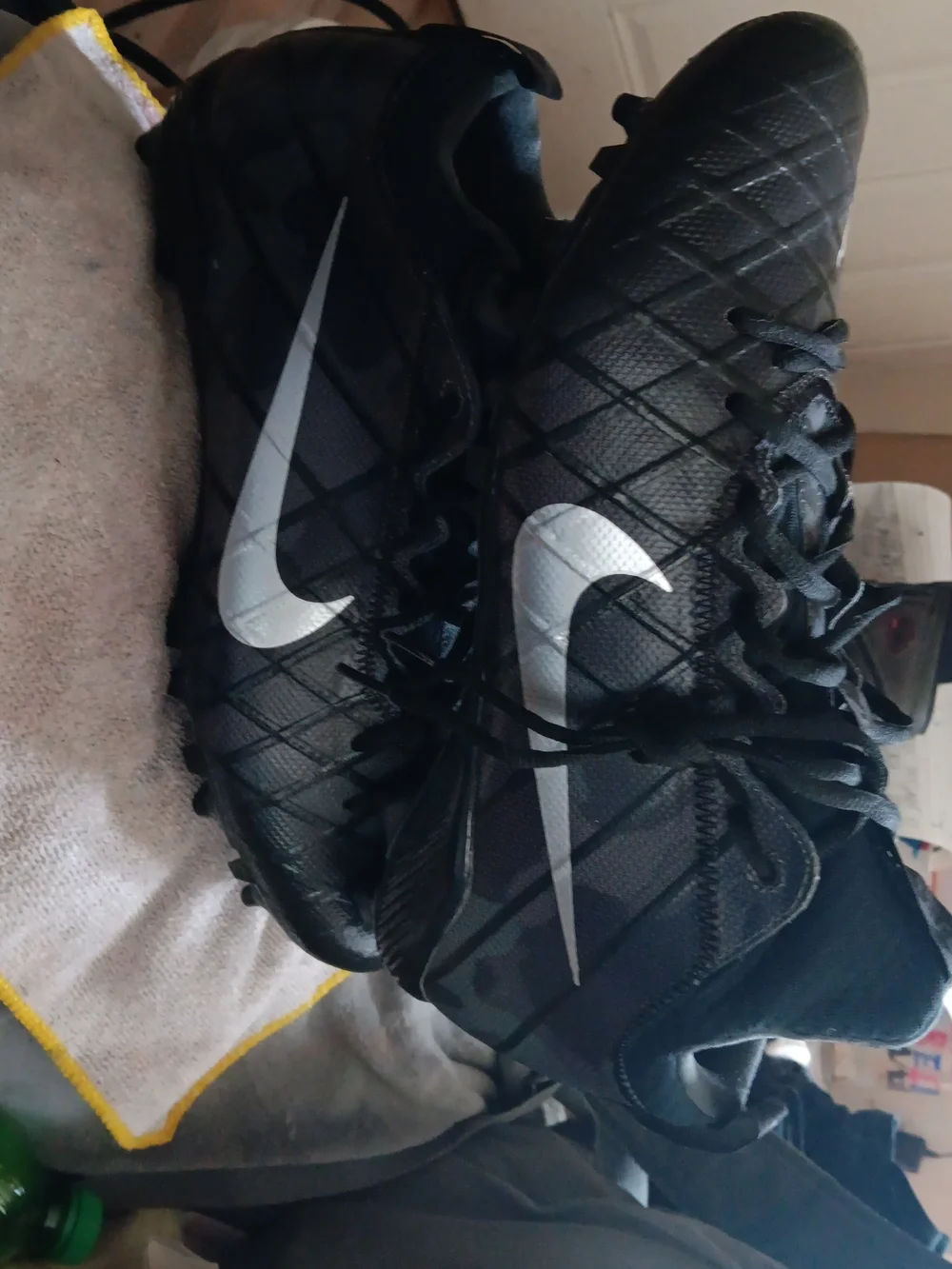 Nike Mens 12.5 Black Football Cleats with Grey Swoosh
